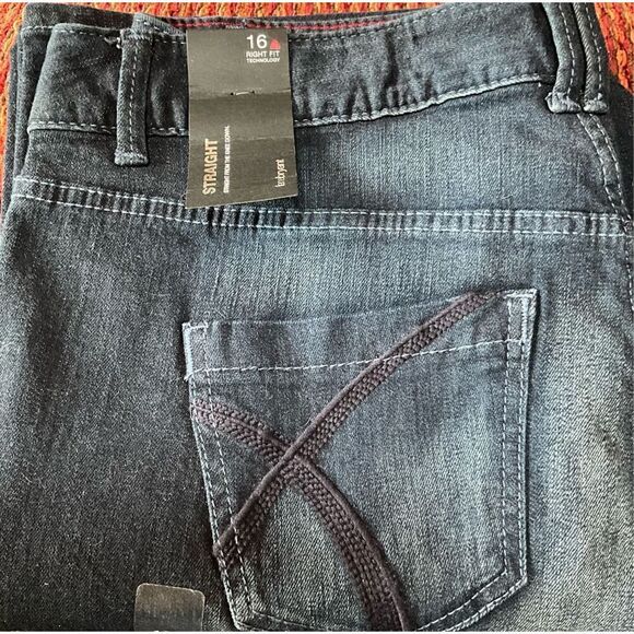 LANE BRYANT Right Fit Straight Jeans 16 Average *NWT* - Picture 9 of 12